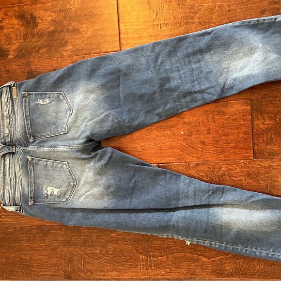 Kancan button fly jeans. Distressed look. Excellent condition. Size 7/27 - Picture 5 of 5